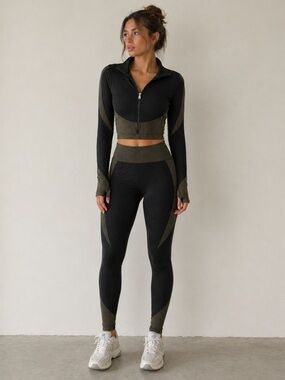 Black Gold Textured Seamless Activewear Set Medium